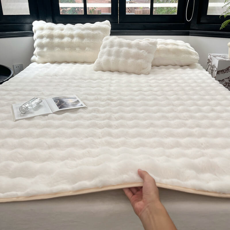 Housse de matelas antidérapante de luxe en fausse fourrure de lapin